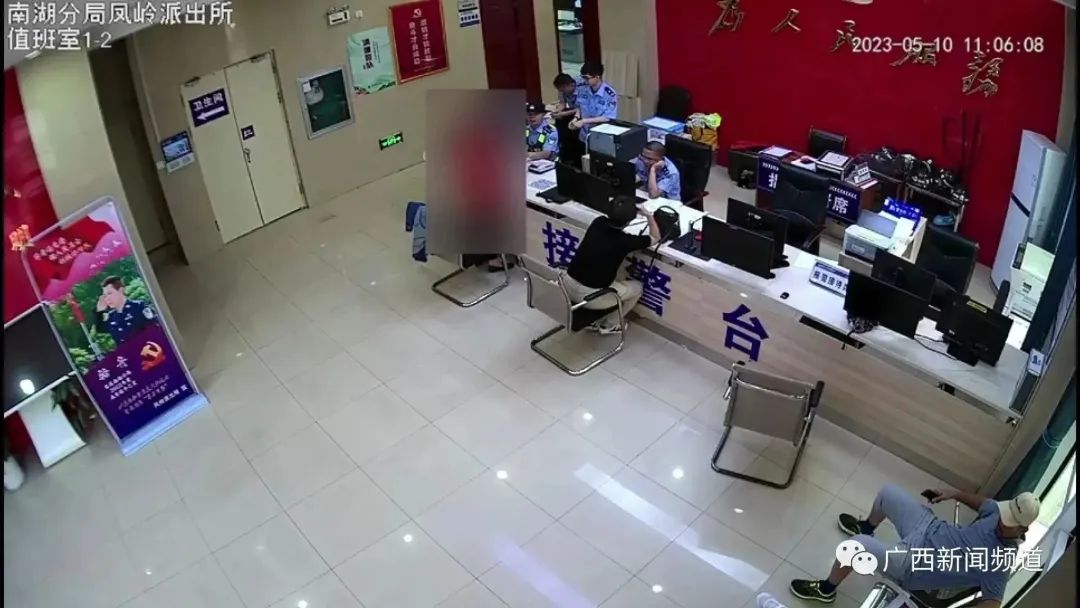 DƬ